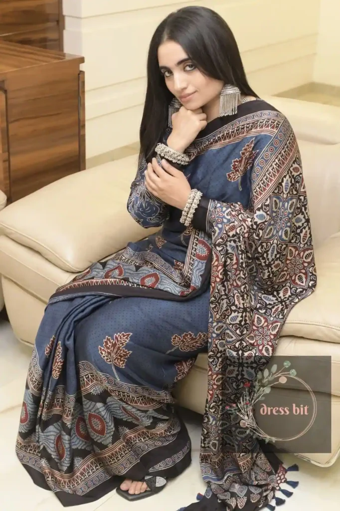 influencer henna in dressbit saree